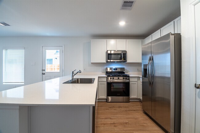 Photo - 1508 Las Cuevas Dr