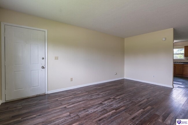 Photo - 390 W Elm Rd