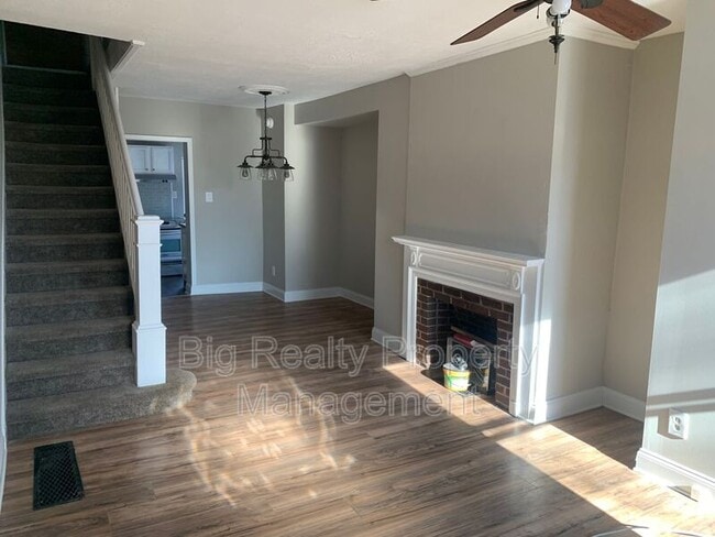 Photo - 457 Walnut St