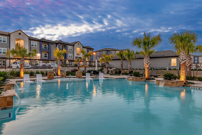 Piscina con estilo de centro turístico - Ventana Plum Creek Apartamentos