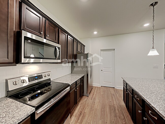 Photo - 305 Vaughan Pl