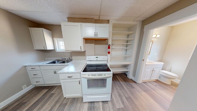 Photo - 33 Westminster Ave Unit Lower