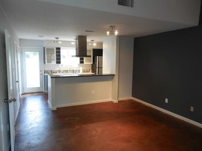 Photo - 6703 Old Quarry Ln
