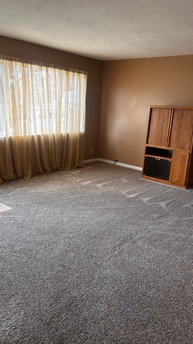 Photo - 531 W 660 S