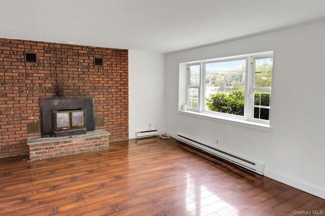 Photo - 74 Lakeshore Dr E