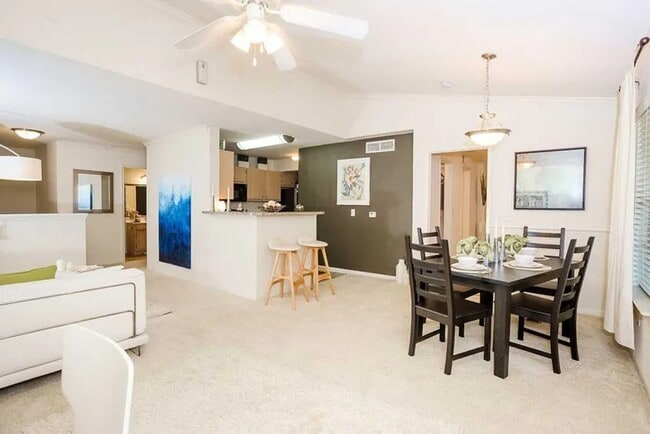Photo - North Houston Living | Easy Commute & Comfort Unit LVE1