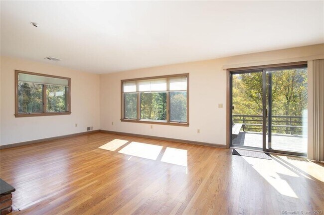 Photo - 126 E Canaan Rd