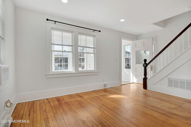 Photo - 52 Leonard St