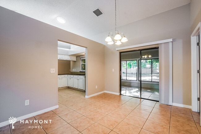 Photo - 144 Dublin Dr