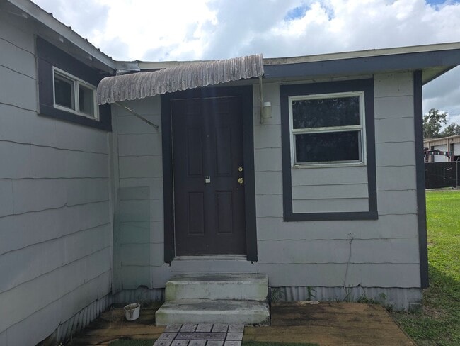 Building Photo - 1 Bed 1 Bath Near Downtown Unit 1304 1/2