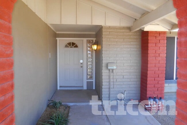 Photo - 3226 N Ellis St
