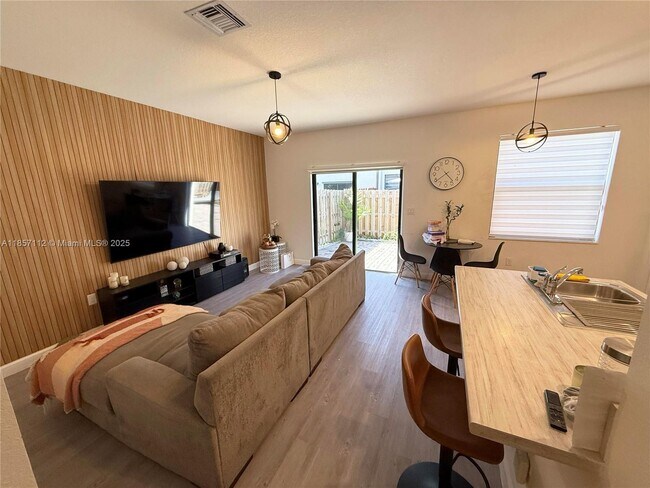 Photo - 395 NE 211th Terrace