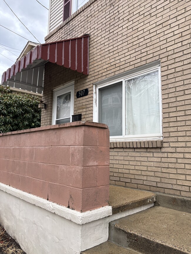 Building Photo - 507 7th Ave Unit 1