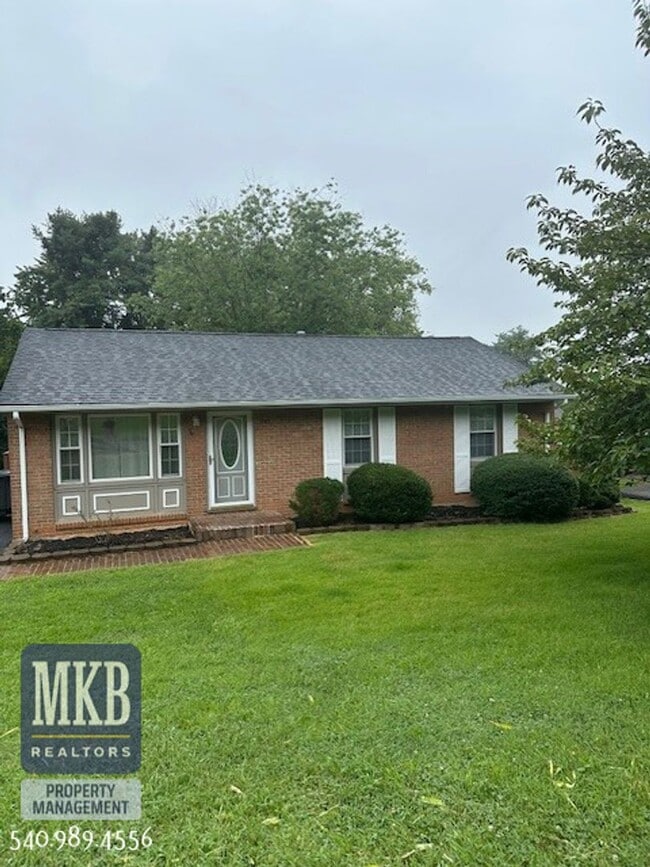 Building Photo - 3 Bedroom in Vinton Rental