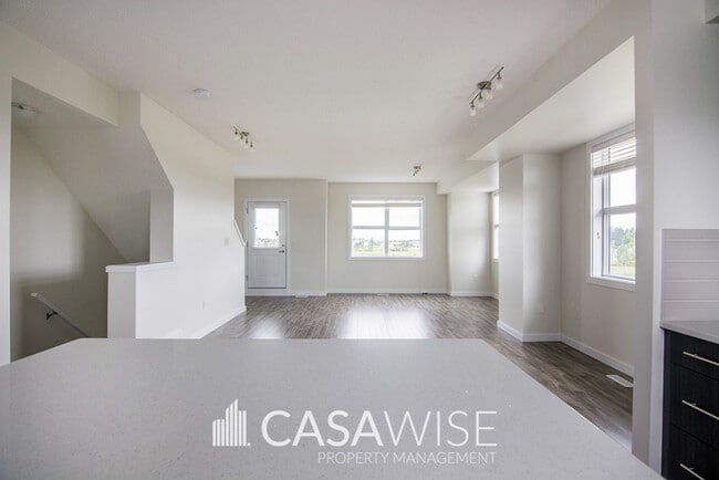 Photo - 655-655 Watt Blvd SW
