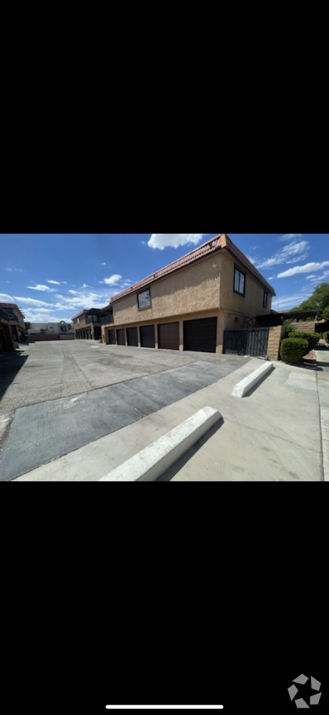 Building Photo - Upstairs 2BD/1.5BA Condo with Washer/Dryer... Unit #D