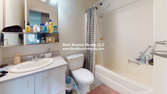 Photo - 175 Beacon St Unidad 102