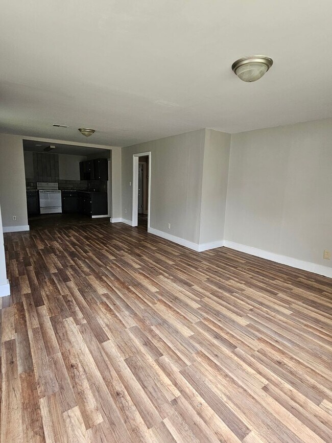 Photo - 202 Crawford Rd