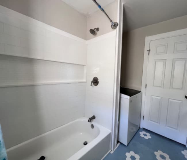 Photo - 319 W Kenedy Ave