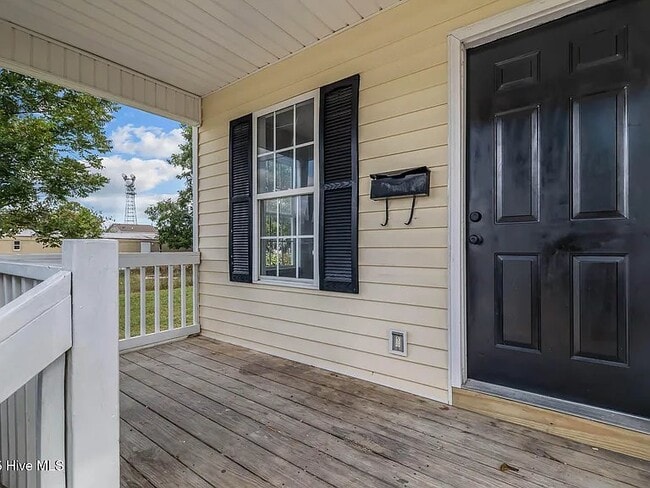 Photo - 212 Lawson St