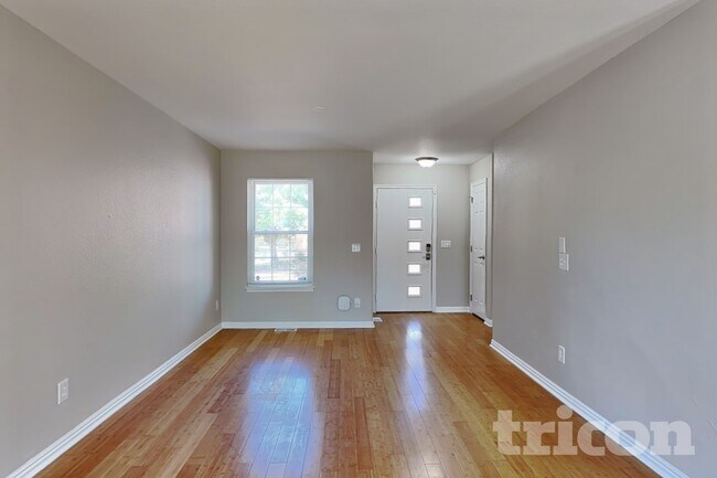 Photo - 1392 S Akron Ct