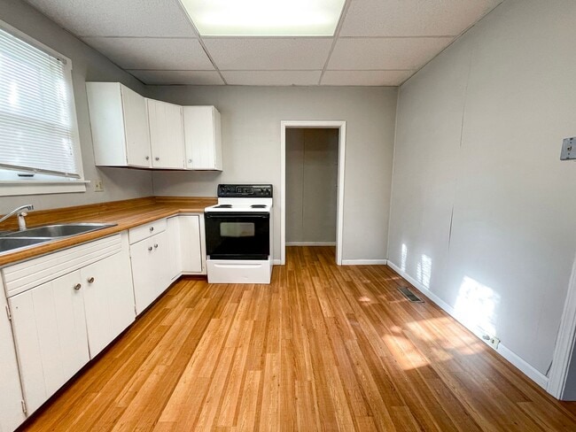 Photo - PRELEASING for AUGUST! Close to Campus: In...