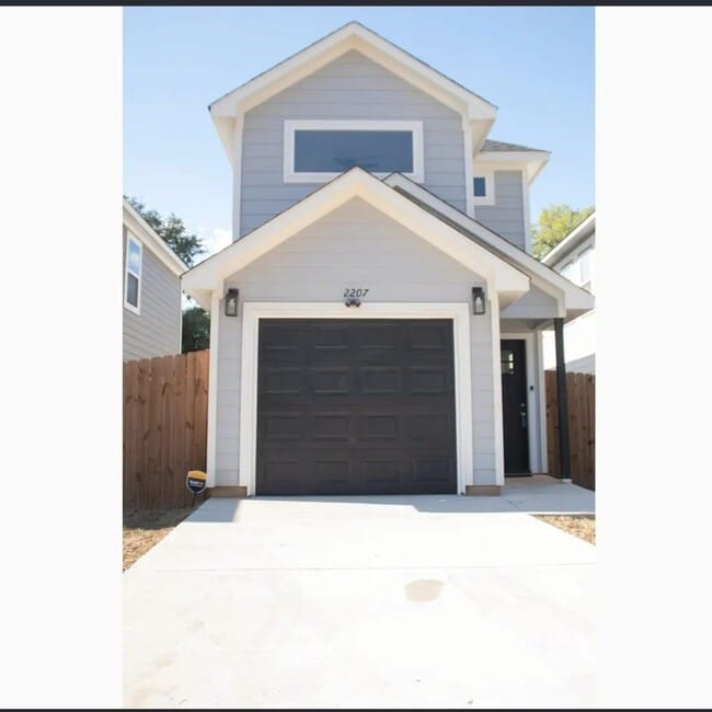 Photo - 2207 Anderson St