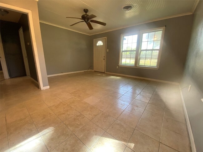 Photo - 2103 Holly Dr