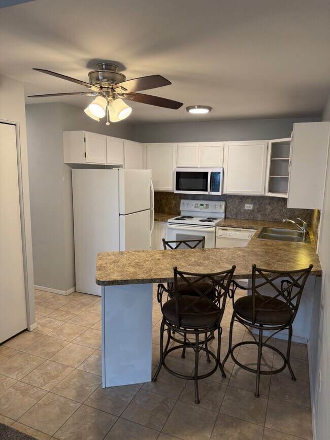 Photo - "Charming 1-Bedroom Condo Retreat in the Heart of Denver – Spacious 855 Sq Ft!" Unit #6D