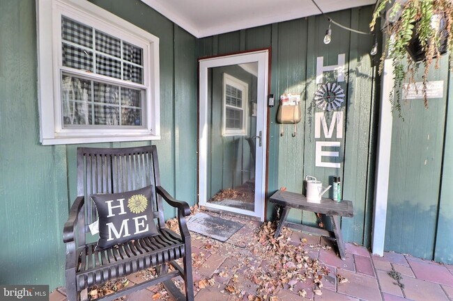 Building Photo - 24 Forestview Pl