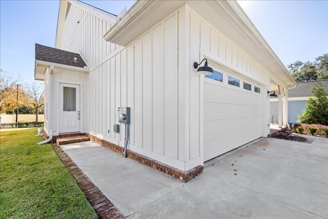 Photo - 3 Bedroom 3 Bath Luxury House in Southwoood