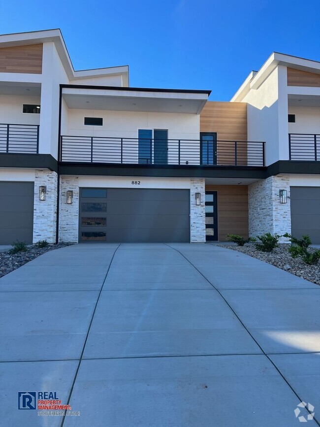 Building Photo - Desert Ridge Townhome