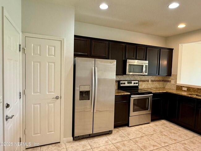 Photo - 6812 Roundleaf Dr