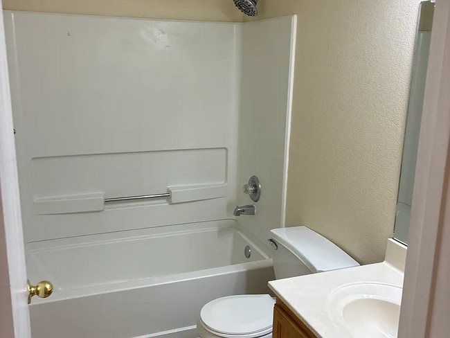 Building Photo - 6056 Park Hill Ave NW