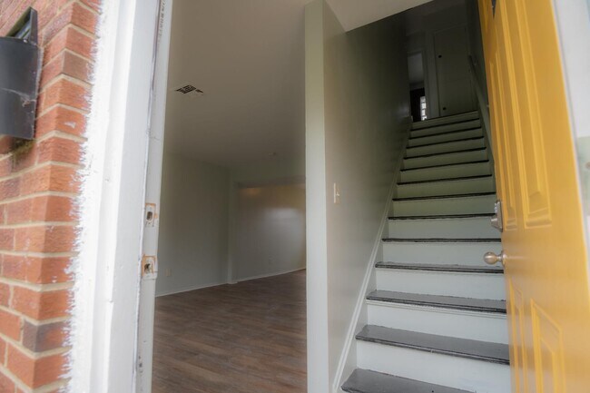 Photo - 3105 Clairpoint Ct