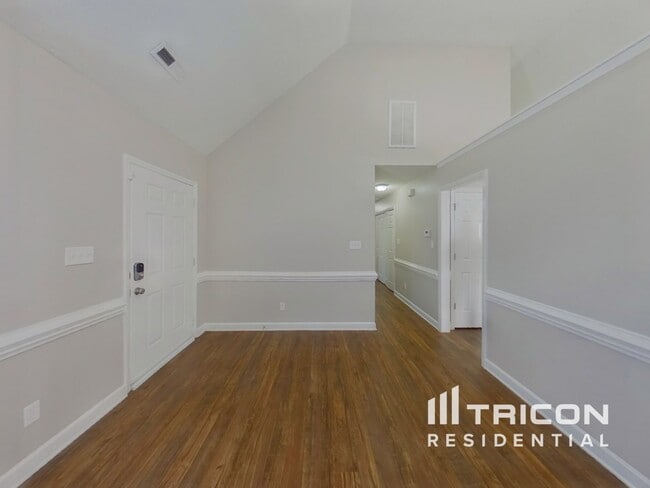 Photo - 717 Forest Valley Ln