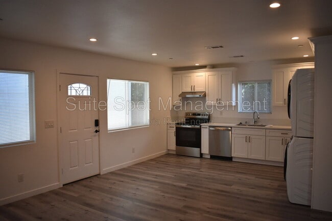 815 Lees Ave