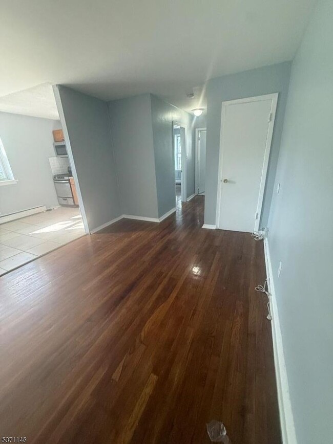 Building Photo - 711 Plainfield Ave Unit 2D-2D Rental