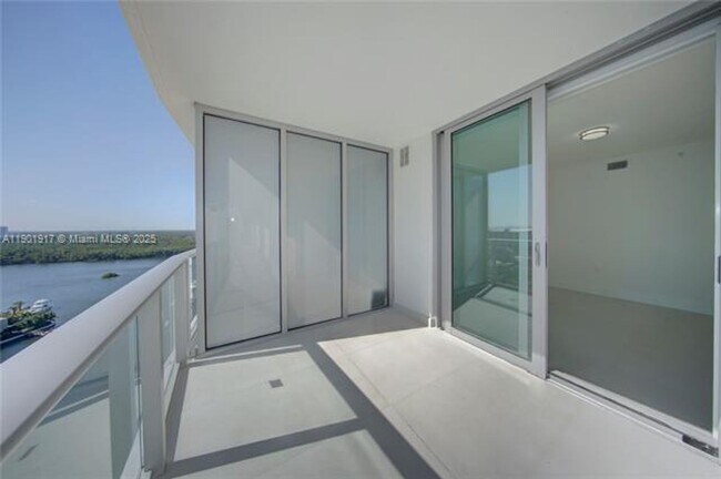Photo - 300 Sunny Isles Blvd Unidad 300 Sunny Isles Blvd  4-1904