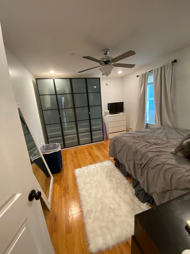 Building Photo - 10 Fern St Unit 6-6A