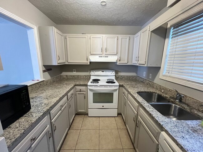 Photo - 520 Lorenz Blvd Unit B