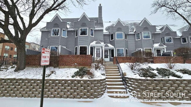 Building Photo - 1125 1st St S