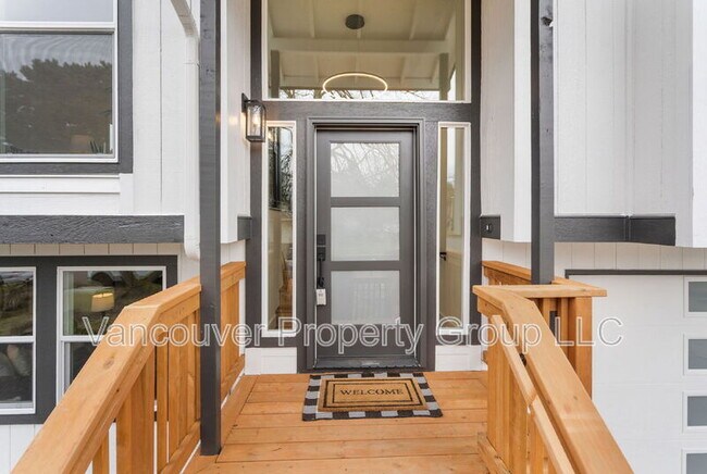 Photo - 819 SE Olympia Dr