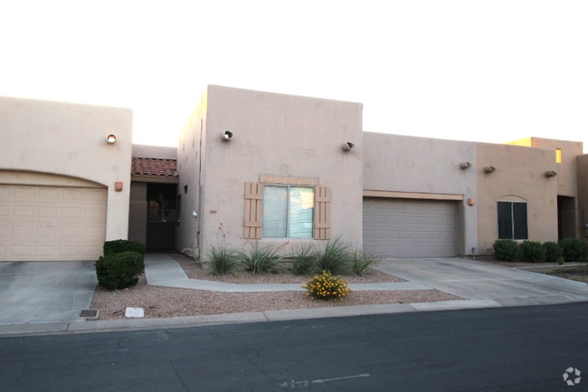 Building Photo - 440 S Val Vista Dr Rental