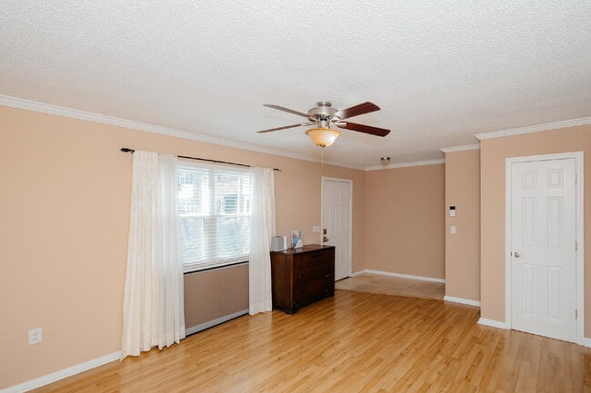 415 Parkdale Dr