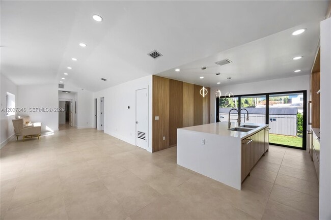 1141 Hollywood Blvd