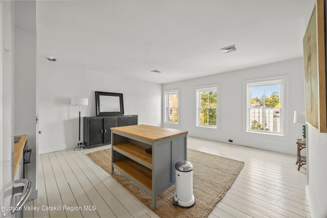 Photo - 620 Warren St