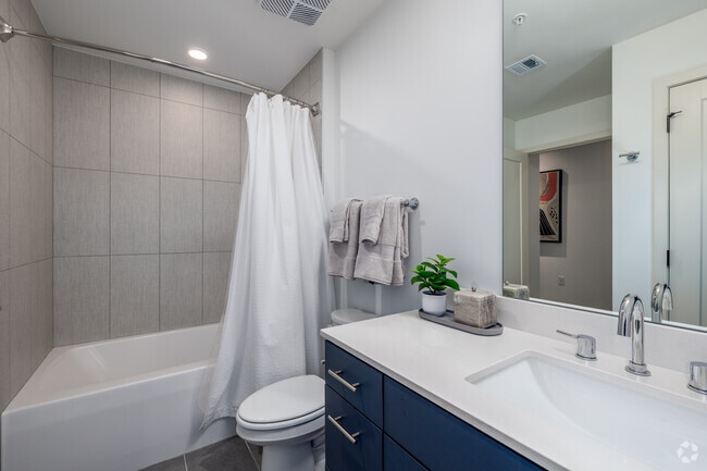 Studio - 410SF - Bathroom