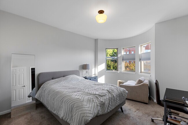 Photo - 720 W Evergreen-1 Unit 1