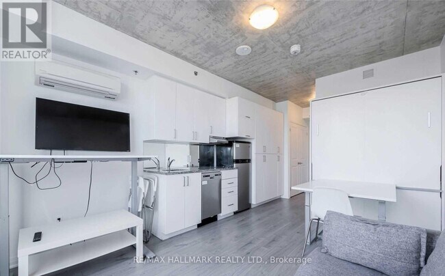 Photo - 1900 Simcoe St N Unit 436
